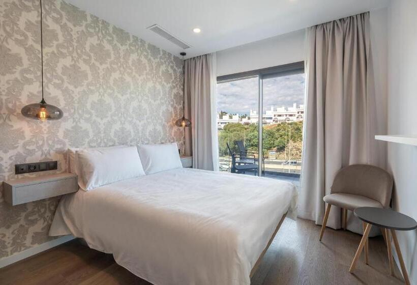 Номер Deluxe Вид на Море с Балконом, The Orange House Boutique Hotel And Upstairs Rooftop Bar   Brand New