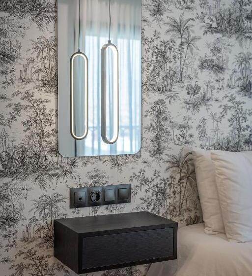 Номер Deluxe, The Orange House Boutique Hotel And Upstairs Rooftop Bar   Brand New