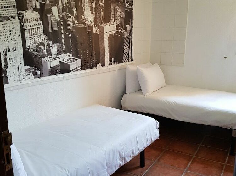 Семейный Номер, The Orange House Boutique Hotel And Upstairs Rooftop Bar   Brand New