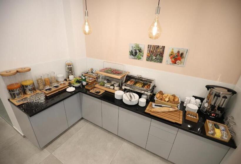 اتاق لوکس با تخت بزرگ, Sleep Inn Dusseldorf