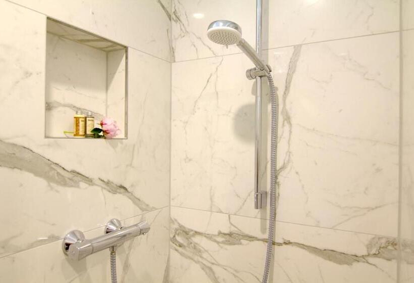 استودیو خانوادگی, Sleep Inn Dusseldorf