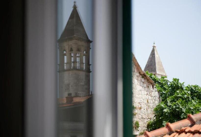 스탠다드 스튜디오, Guesthouse Ana Trogir Old Town