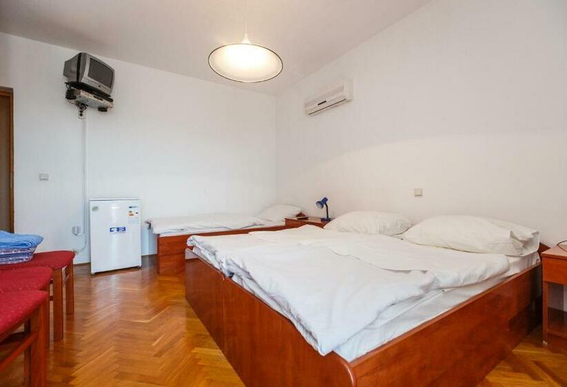 Трехместный Номер Стандарт с Балконом, Guesthouse Varnica