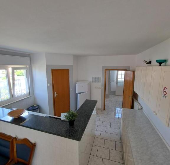 Апартаменты 2 Спальни Вид на Море, Guesthouse Varnica