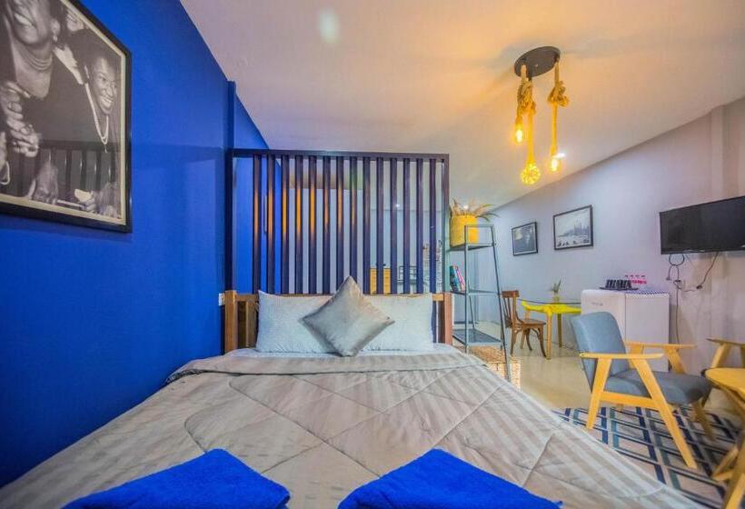 バルコニー付きデラックスルーム, The Artist Residence