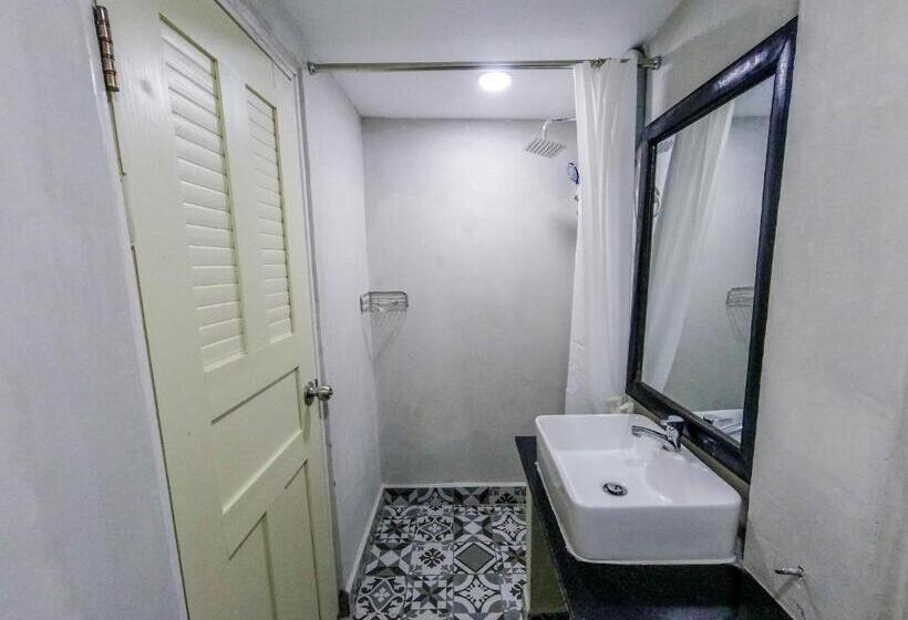 バルコニー付きデラックスルーム, The Artist Residence