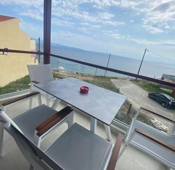 غرفة عائلية مطلّة علي البحر, Elpiniki Luxury Rooms