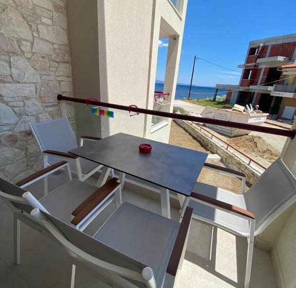 غرفة ديلوكس مطلّة علي البحر مزوَّدة بشُرفة, Elpiniki Luxury Rooms