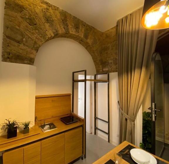 اتاق لوکس سه تخته, Bellamania B&b