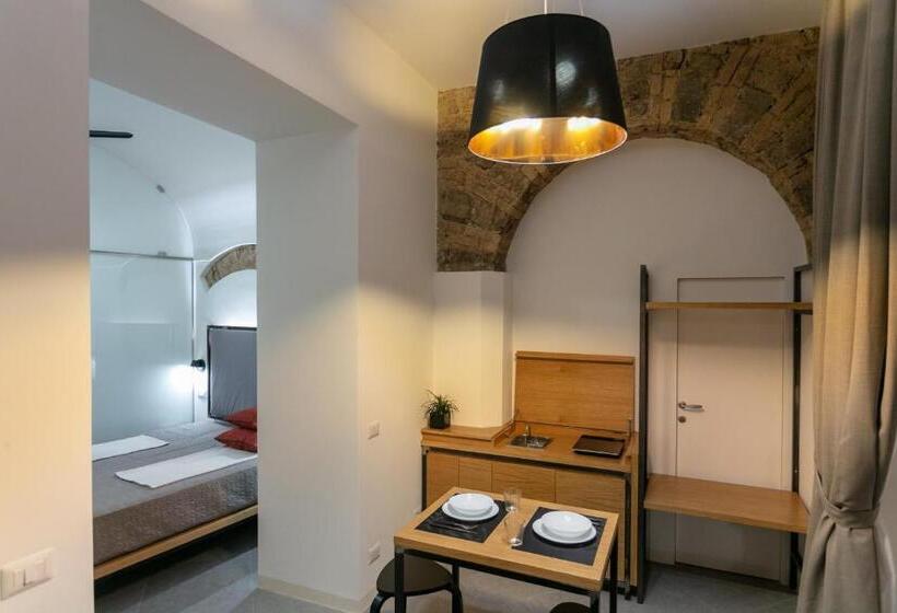 اتاق لوکس سه تخته, Bellamania B&b