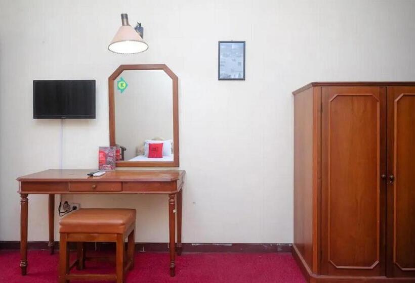 Номер Deluxe, Reddoorz Plus @ Laweyan