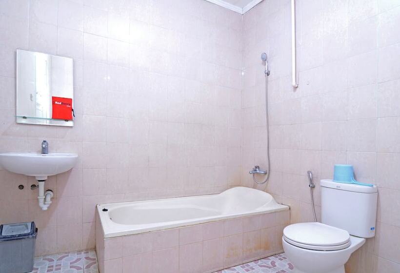Номер Стандарт, Reddoorz Plus @ Laweyan