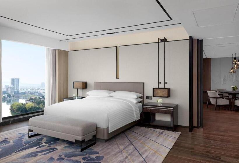 Suite with lake view, Marriott Nanjing South