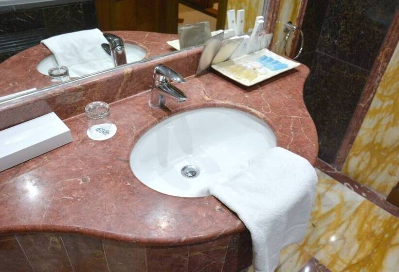 Quarto Quádruplo Estandar, Maden