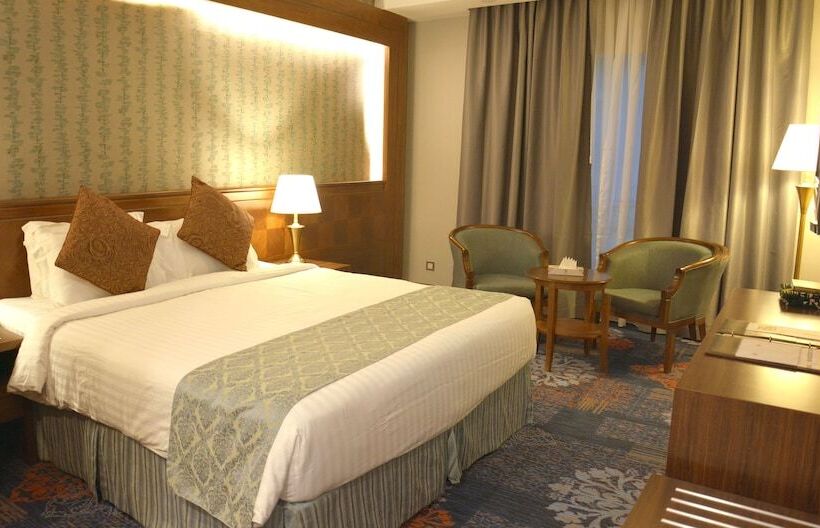 Suite Real 3 Quartos, Maden