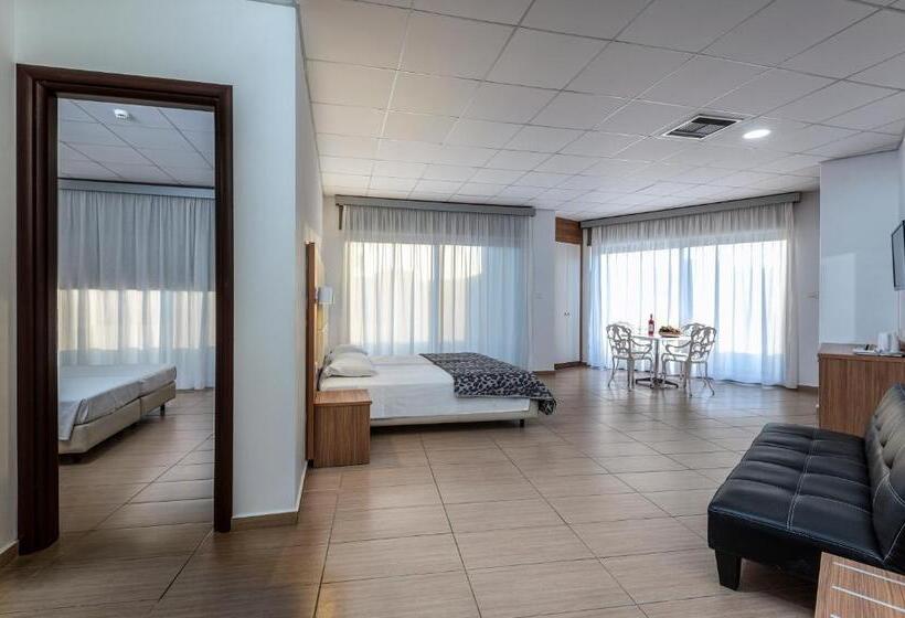 Семейный Номер, Royal Bay Suites