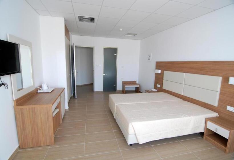 Трехместный Superior Вид на Море, Royal Bay Suites