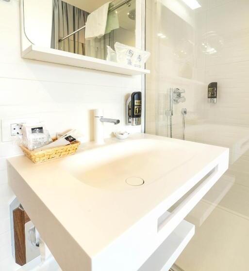 Quarto Estandar, The Place   Adults Only