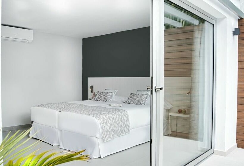 Quarto Deluxe, Sanom Beach Resort - Adults Only