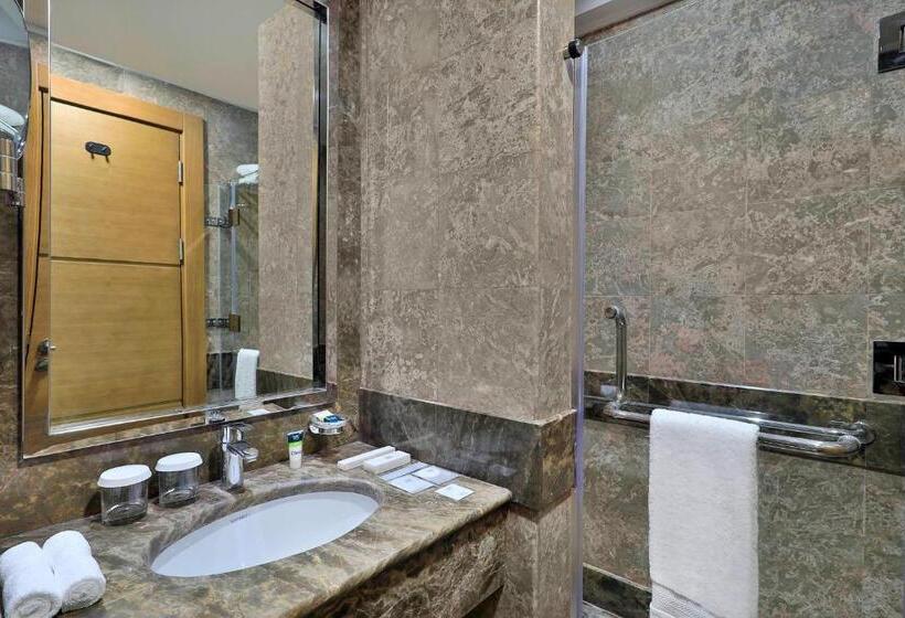 اتاق لوکس با تخت بزرگ, Four Points By Sheraton Makkah Al Naseem