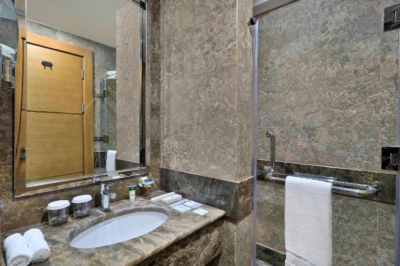 اتاق لوکس با تخت بزرگ, Four Points By Sheraton Makkah Al Naseem