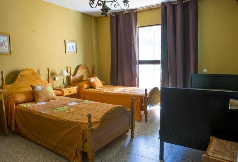 Номер Стандарт Трехместный, La Casona Del Pinar Albergue