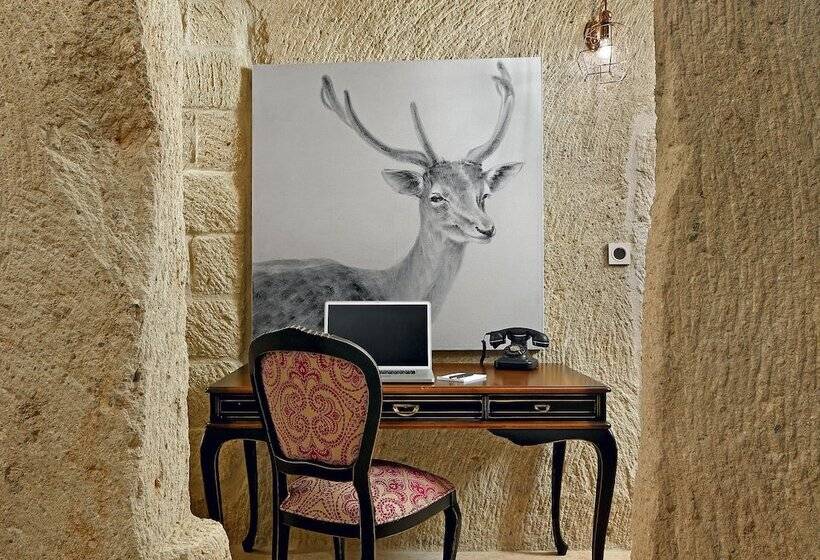 Люкс Кровать Кинг, Seraphim Cave Suites & Spa