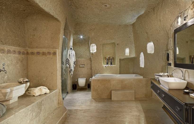 Люкс Кровать Кинг, Seraphim Cave Suites & Spa