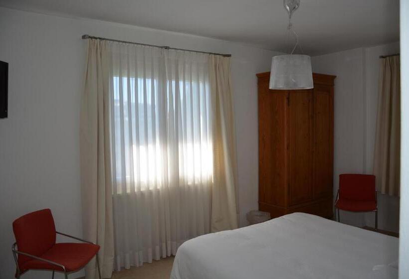اتاق استاندارد سه نفره, Villa Selva