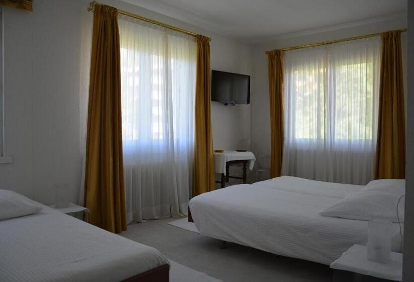اتاق استاندارد سه نفره, Villa Selva