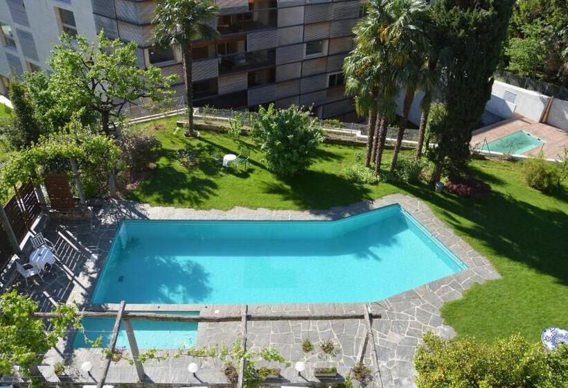 آپارتمان یک خوابه با دری مشترک که هال را جدا می کند., Villa Selva