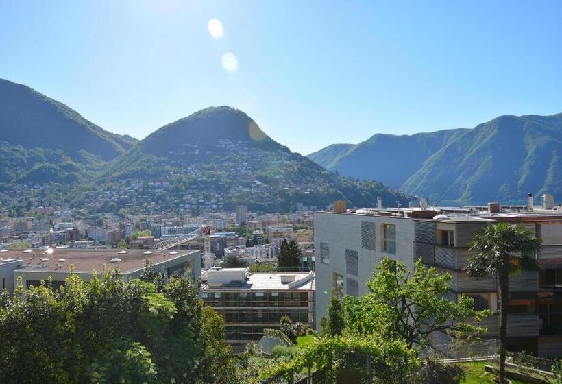 آپارتمان یک خوابه با دری مشترک که هال را جدا می کند., Villa Selva