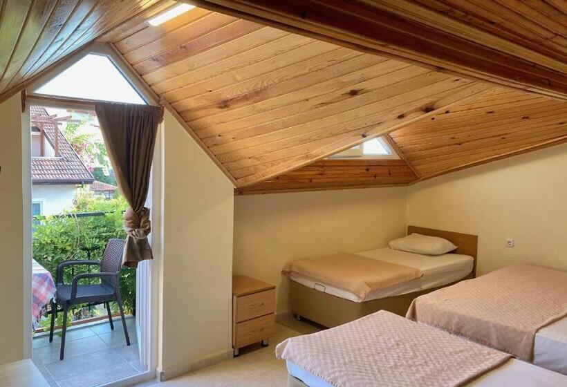 Economy Quadruple Room, Ten Apart