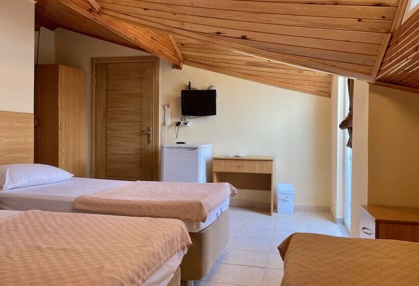Economy Quadruple Room, Ten Apart