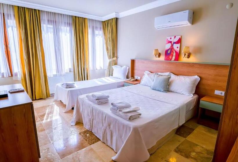 Habitació Triple Deluxe, Ebruli Otel Cunda