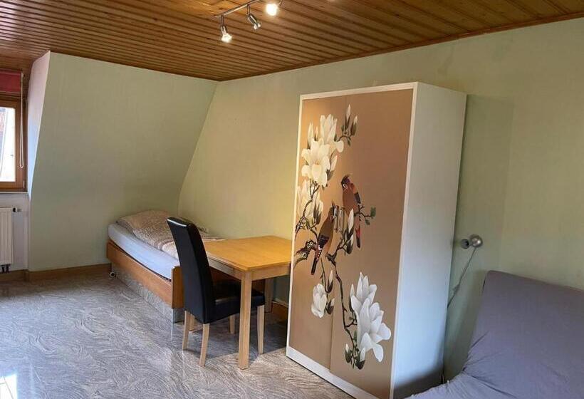 غرفة قياسية ثلاثية, Ferienwohnungen Monteurzimmer Zur Silbernen Kanne