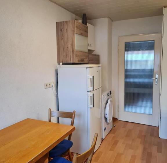 شقة 3 غرف, Ferienwohnungen Monteurzimmer Zur Silbernen Kanne