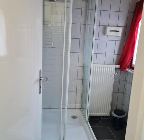 شقة 3 غرف, Ferienwohnungen Monteurzimmer Zur Silbernen Kanne