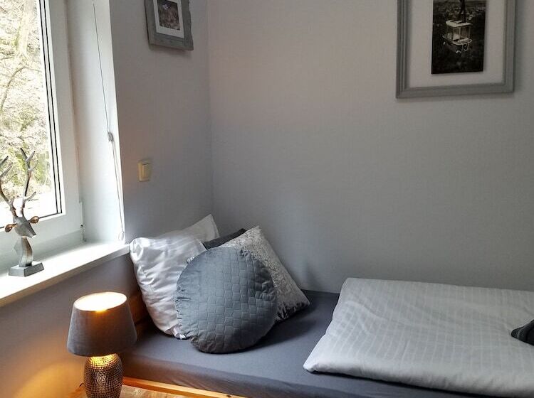 Quarto Estandar Individual, Zur Luppbode