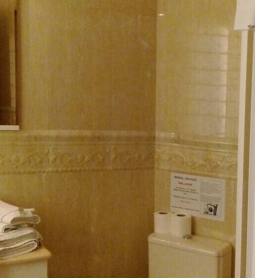 اتاق استاندارد سه نفره, Hostal Granada