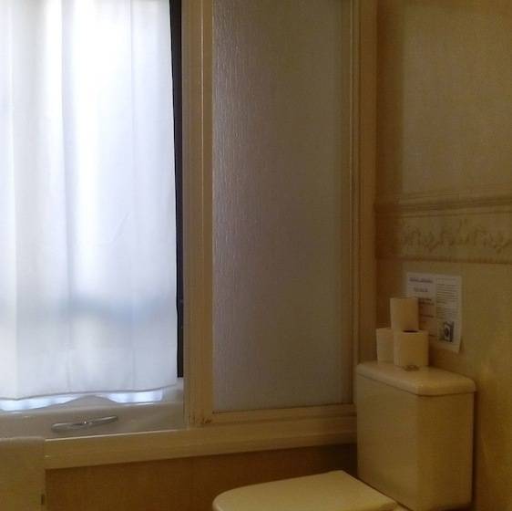 اتاق استاندارد سه نفره, Hostal Granada