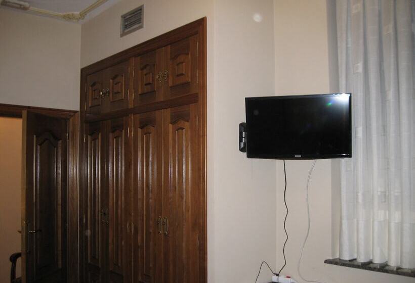اتاق استاندارد سه نفره, Hostal Granada