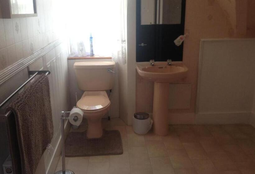 اتاق استاندارد چهار تخته, Cameron Guest House
