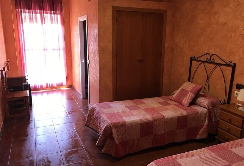 Номер Стандарт, Hostal Restaurante El Mero