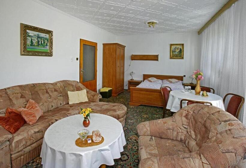 Quarto Estandar com Terraço, Pension Villa Hany