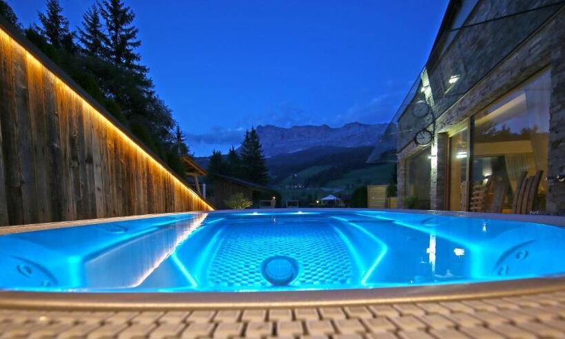 Апартаменты 3 Спальни, La Bercia Alpine Lodge & Spa