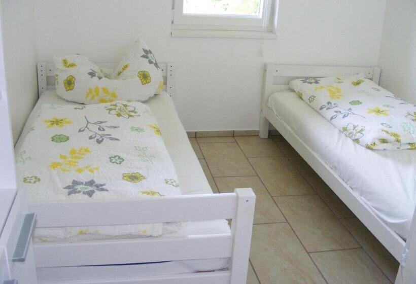 آپارتمان 3 خوابه, Pension Waldesruh