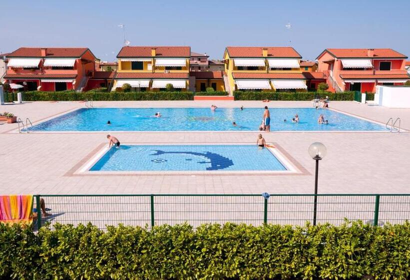 آپارتمان 1 خوابه همکف, Apartments Villaggio Dei Fiori Extra Luxury 4 Stars   Great Family Resort   Petz Friendly   With Hyp