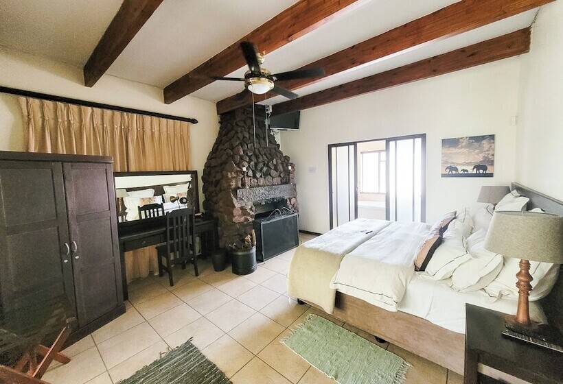 سوییت لوکس, Blue Hills Lodge