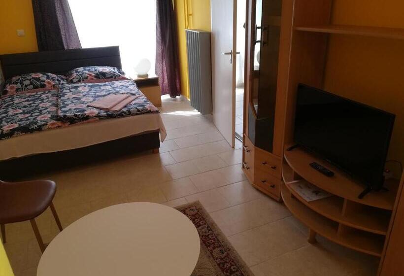 Студия Стандарт, Tarr Tímea Apartmanok
